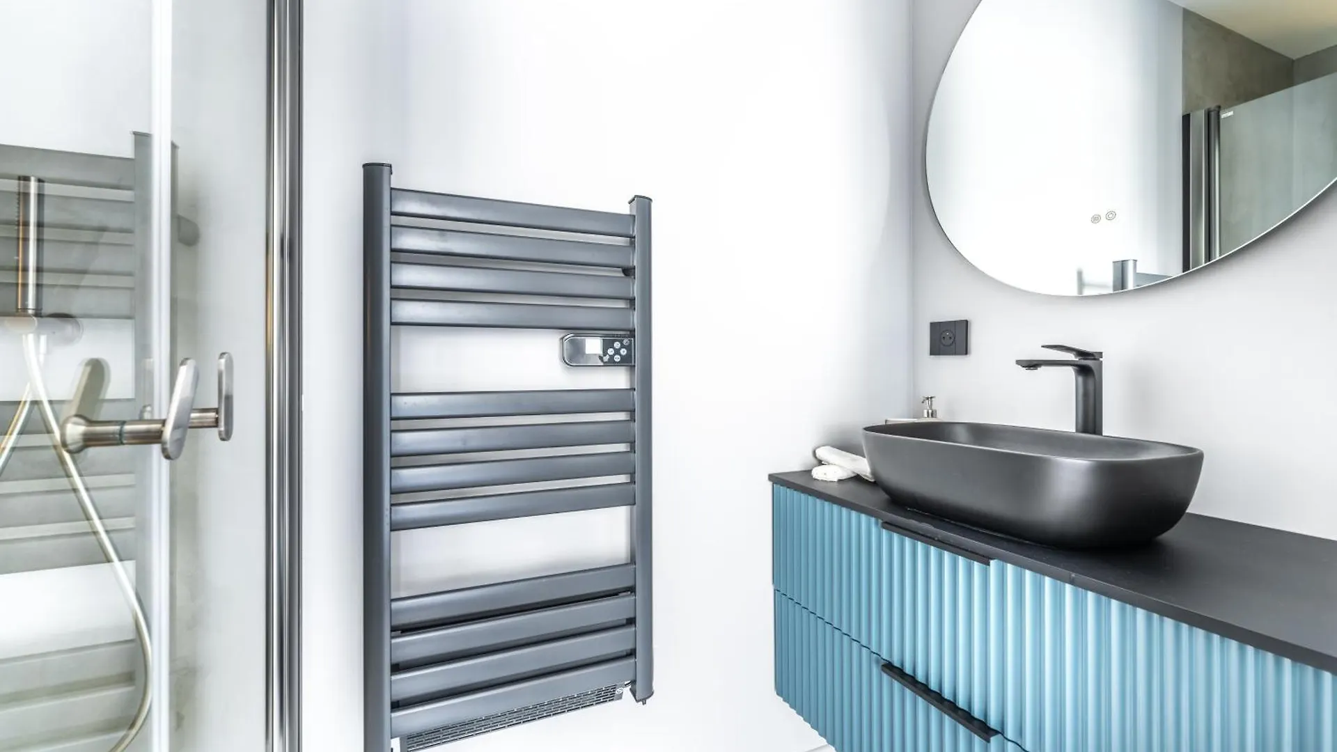 Le Chic Marais Parisien Apartment