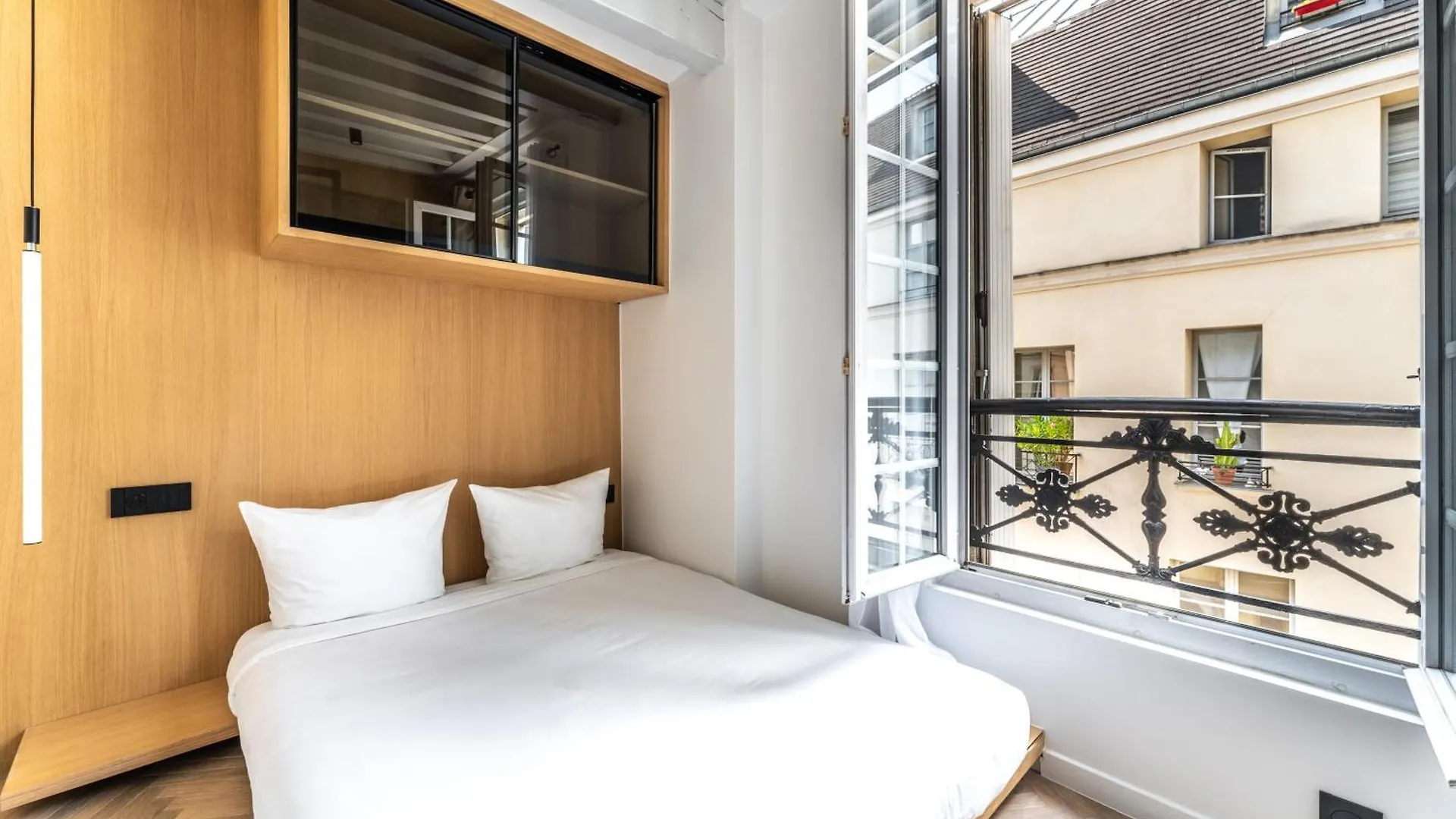 Le Chic Marais Parisien Apartment France