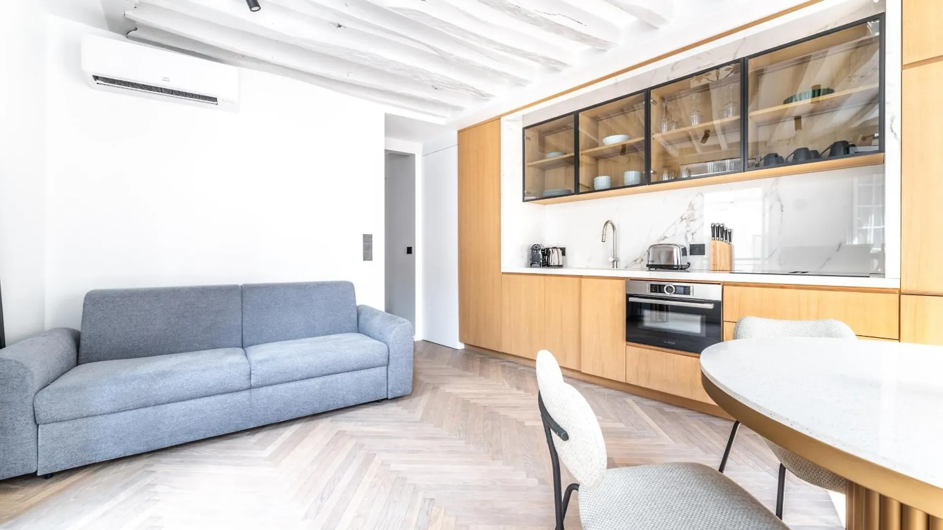 Le Chic Marais Parisien Apartment 0*, Paris France